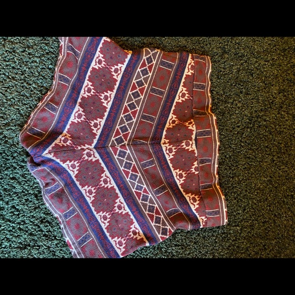 Brandy Melville High waisted fitted shorts - Picture 2 of 2